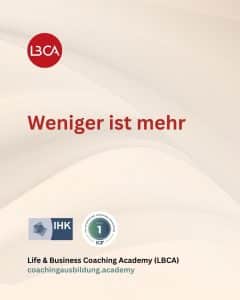 Buch „Weniger bringt mehr“ – Symbol für Fokus, Achtsamkeit und Klarheit im Coaching